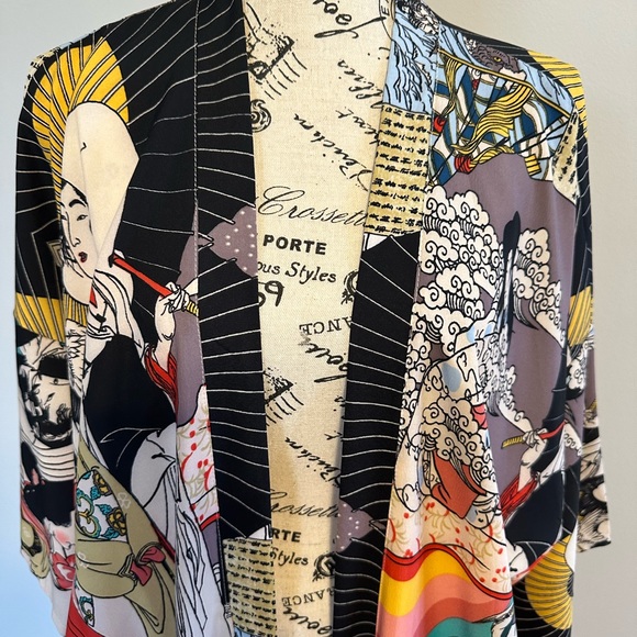 Beautiful and vibrant kimono - Picture 4 of 6